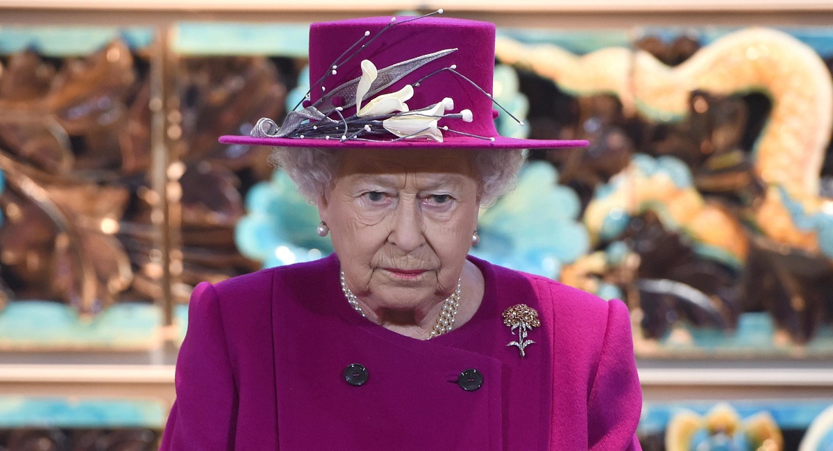 Елизавета II созвала «кризисное совещание» после интервью Меган Маркл и принца Гарри