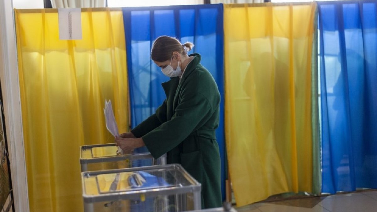 Довыборы в Раду: работа комиссии на 87 округе заблокирована второй день