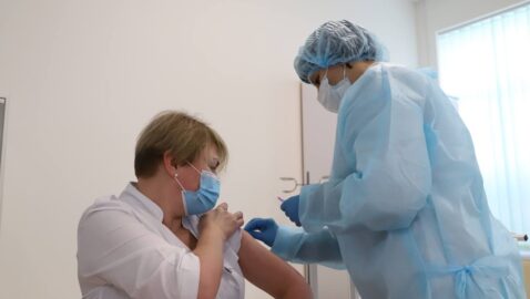 Минздрав увеличил интервал между дозами вакцины CoviShield