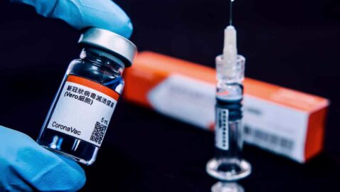 Made in China: когда вакцину CoronaVac привезут в Украину и насколько она эффективна