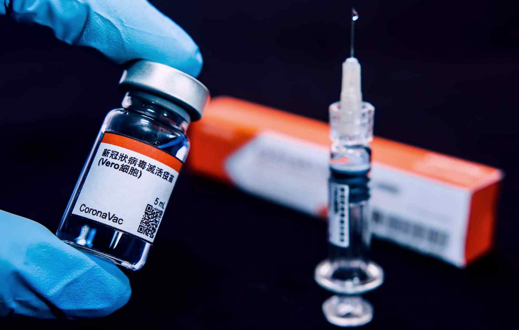 Made in China: когда вакцину CoronaVac привезут в Украину и насколько она эффективна