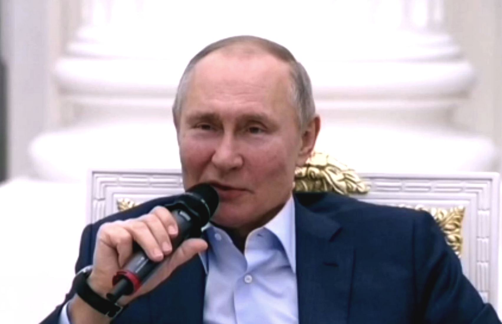 Путин попросил не приписывать ему новый дворец под Питером (видео)