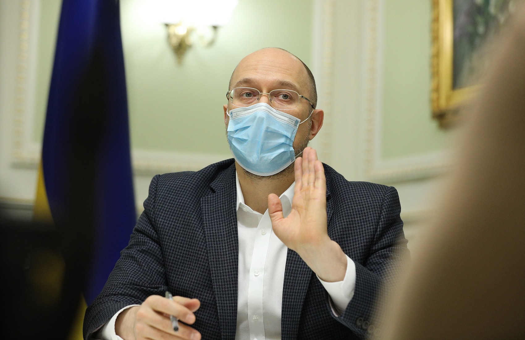 Шмыгаль назвал две причины, почему Украина отказалась от использования «Спутника V»