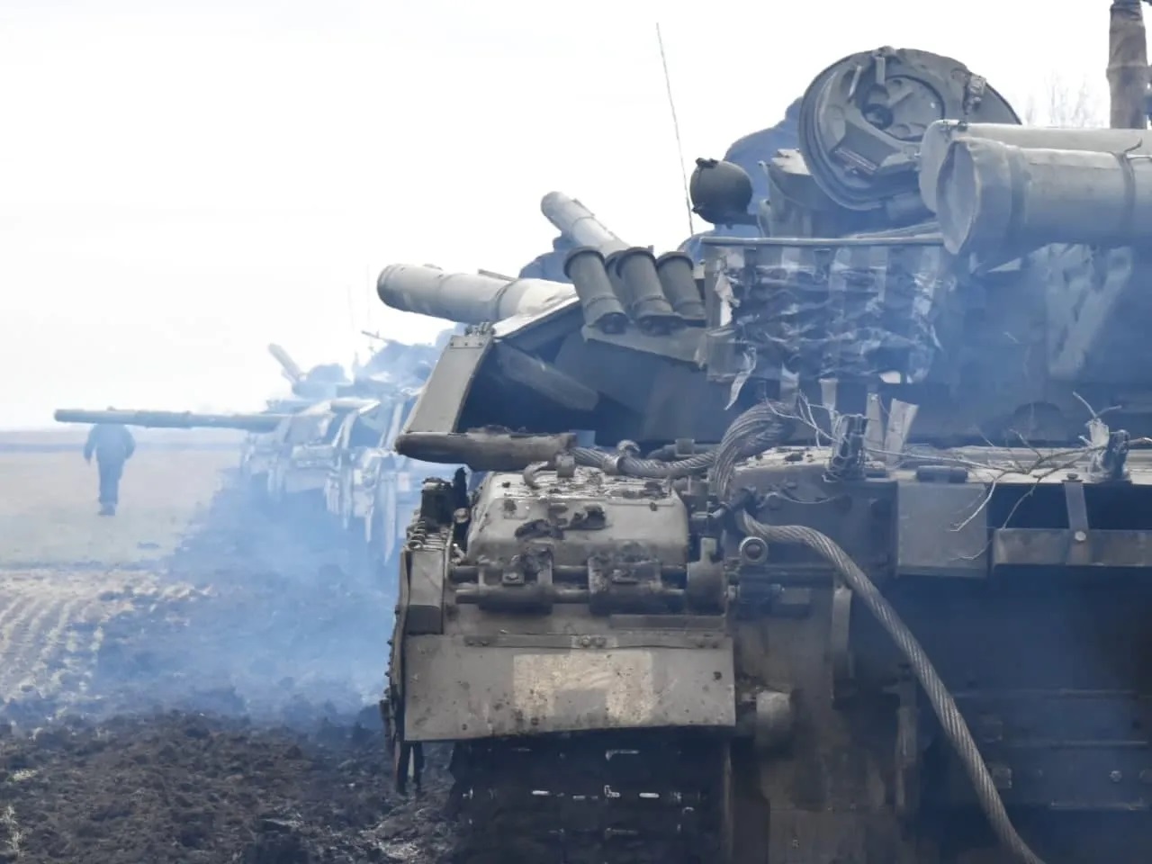 ВСУ проводят масштабные манёвры танков и артиллерии у границы с Крымом (фото, видео) - 1 - изображение