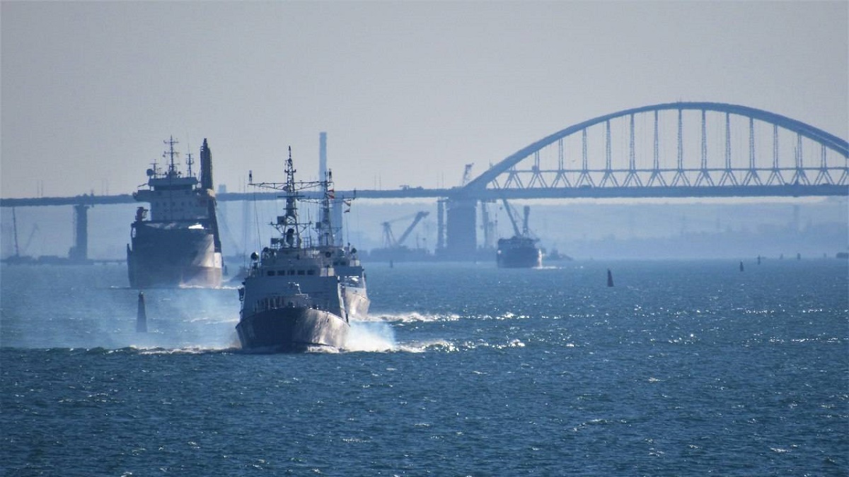 В России уточнили информацию о запрете на проход по Керченскому проливу