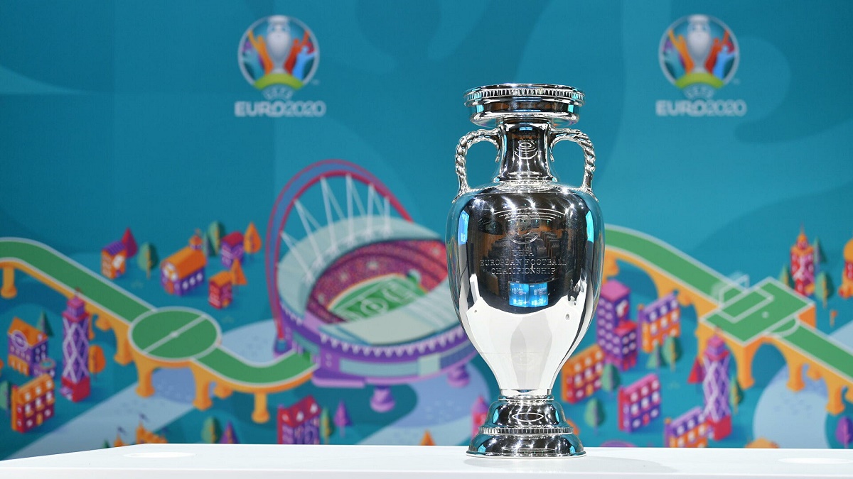 В Румынии едва не разбили трофей Евро-2020 в прямом эфире (видео)