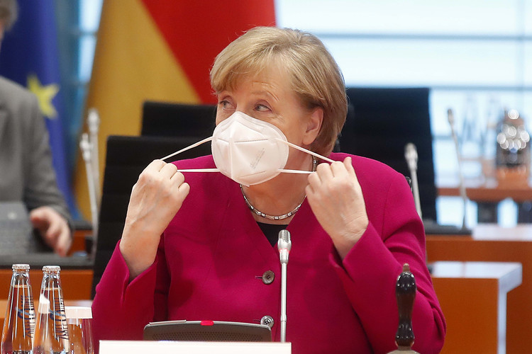 Bild: Меркель отменила свою запись на вакцинацию от COVID-19