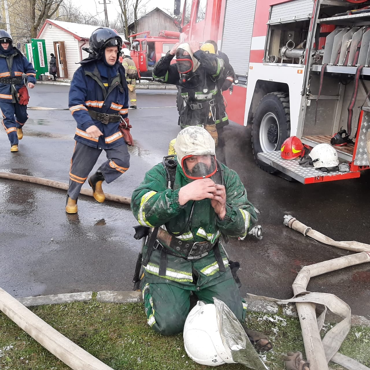 На Прикарпатье горела COVID-больница: эвакуировали 37 человек (фото, видео) - 8 - изображение