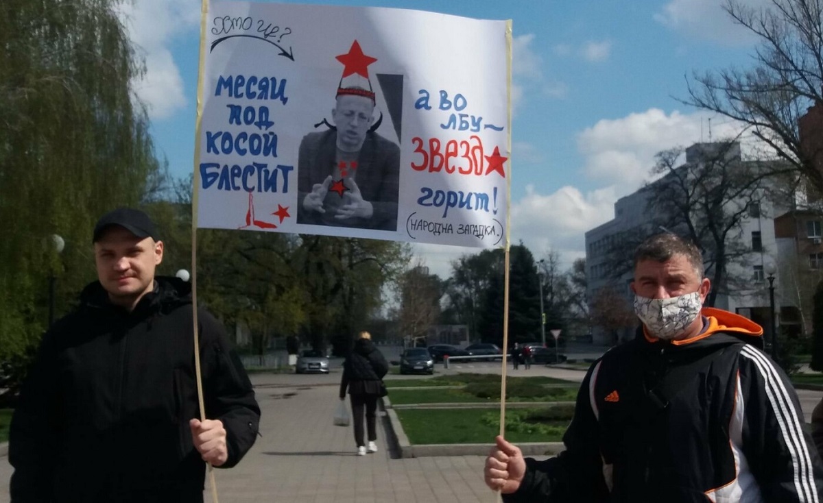 В Днепре требуют увольнения замглавы облсовета за слова «в Украине нет войны» (фото) - 1 - изображение