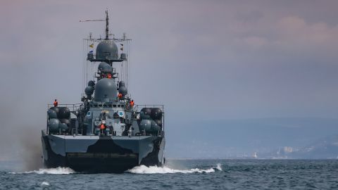 Россия оставила в Черном море два корабля Северного флота