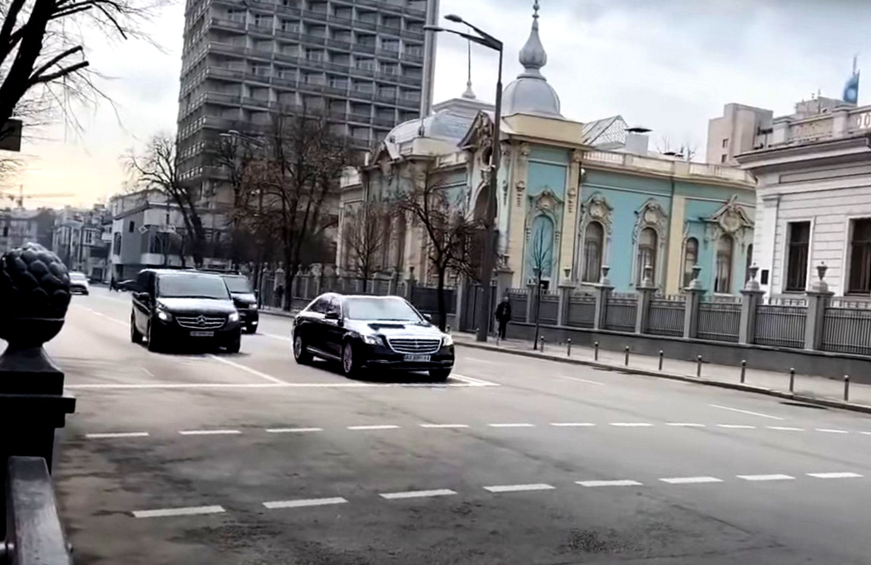 В Киеве отключили светофоры ради кортежа Зеленского (видео)