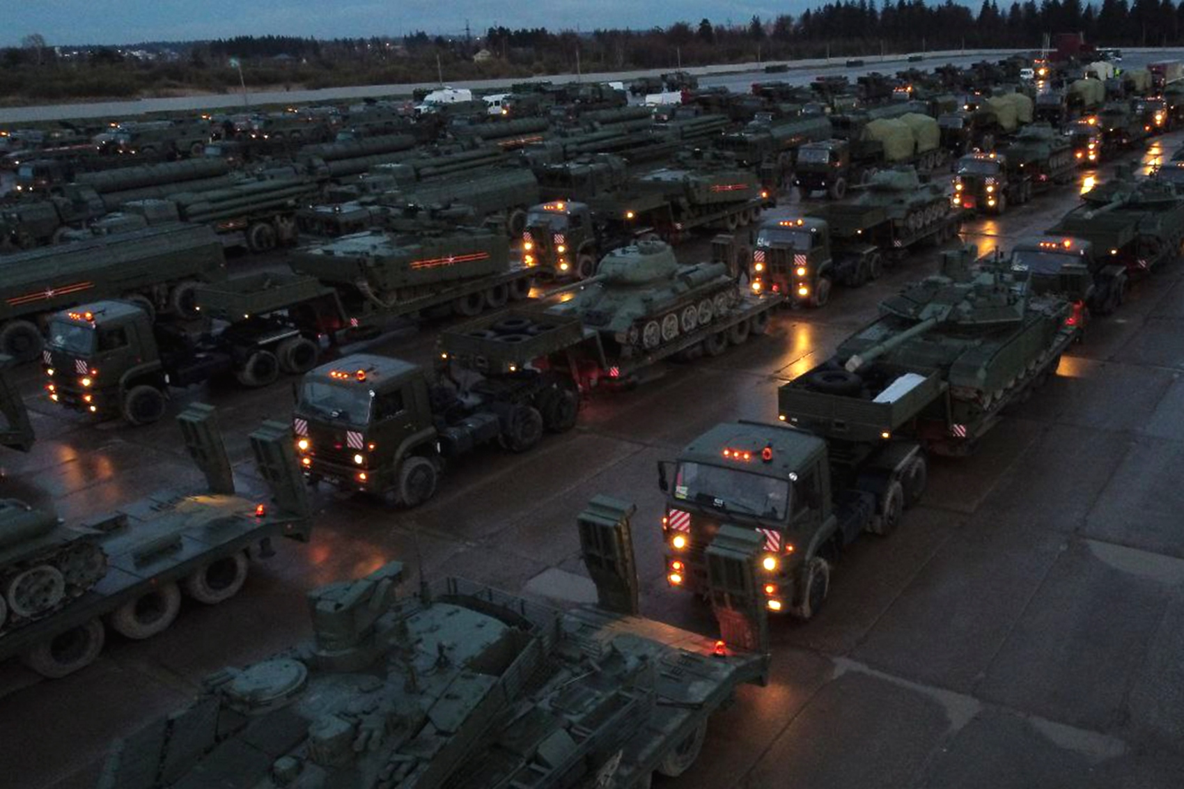 В Москву переброшено более 300 единиц военной техники для участия в параде Победы (видео)