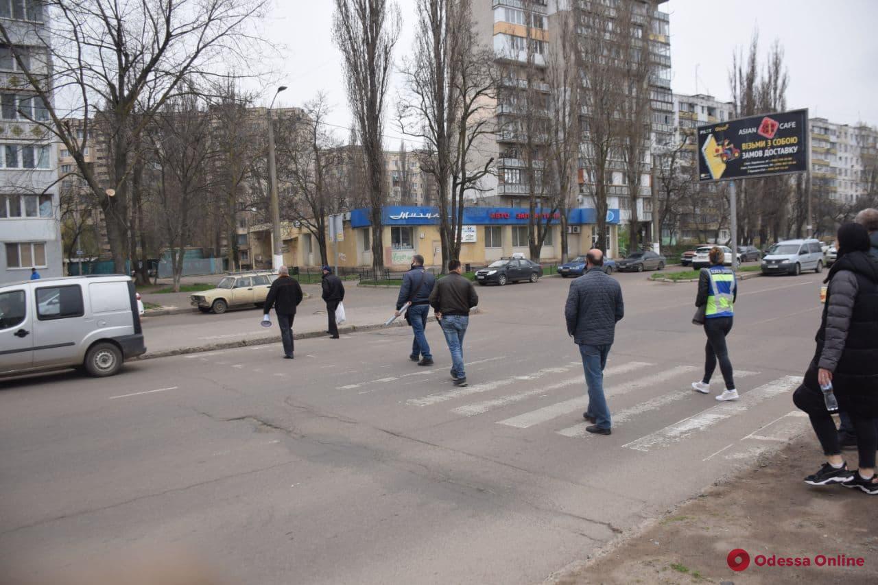 В Одессе предприниматели из-за карантина перекрыли улицу (фото, видео) - 3 - изображение