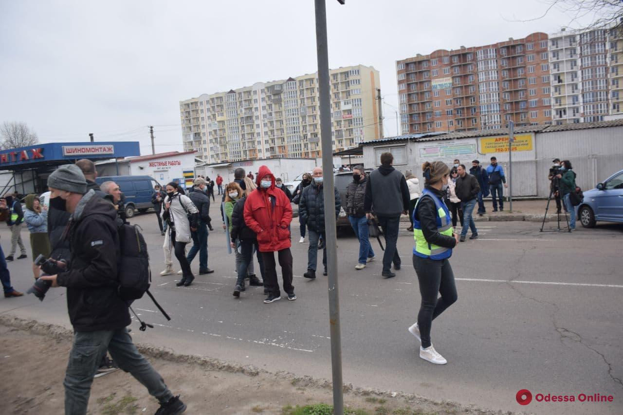 В Одессе предприниматели из-за карантина перекрыли улицу (фото, видео)