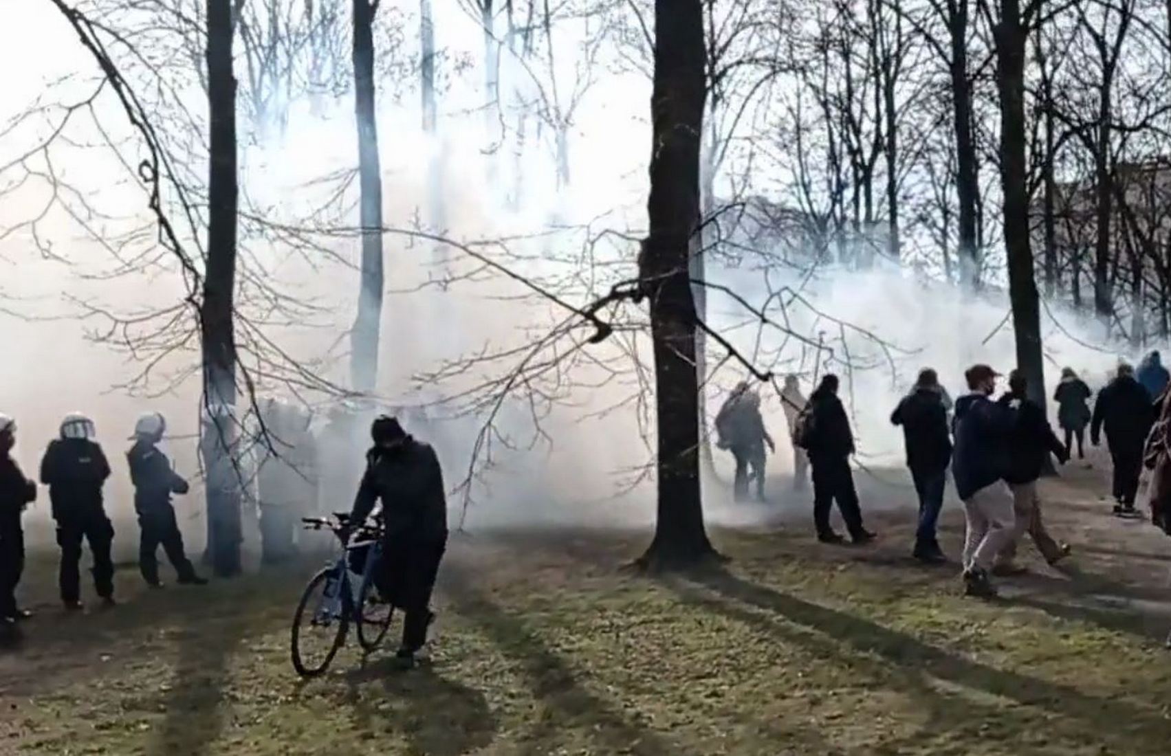 В Польше произошли столкновения с полицией на траурном мероприятии по случаю Смоленской авиакатастрофы (видео)