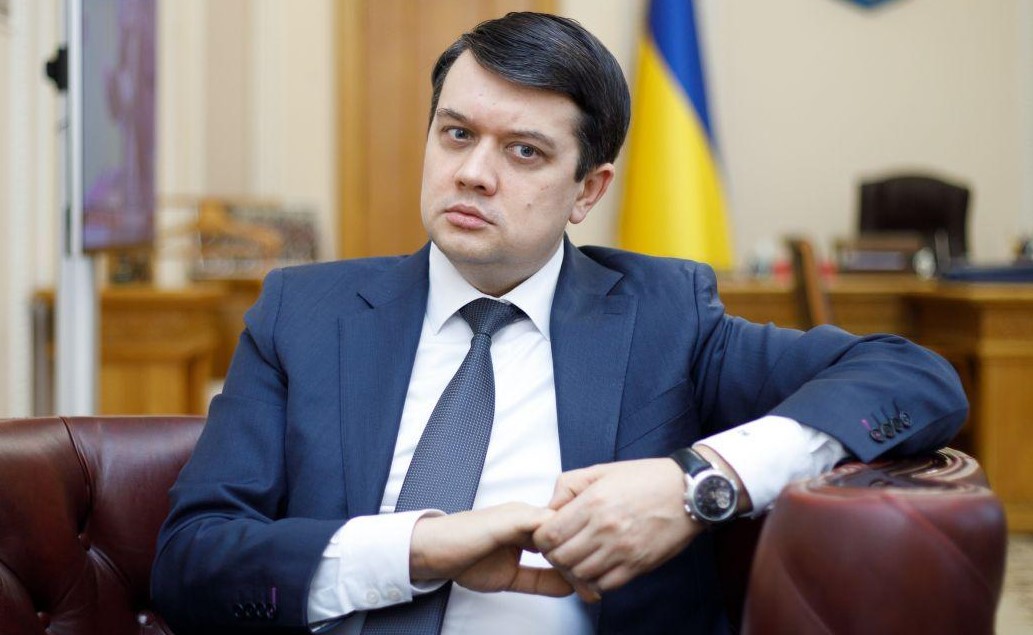 Разумков оценил возможность введения комендантского часа в Украине