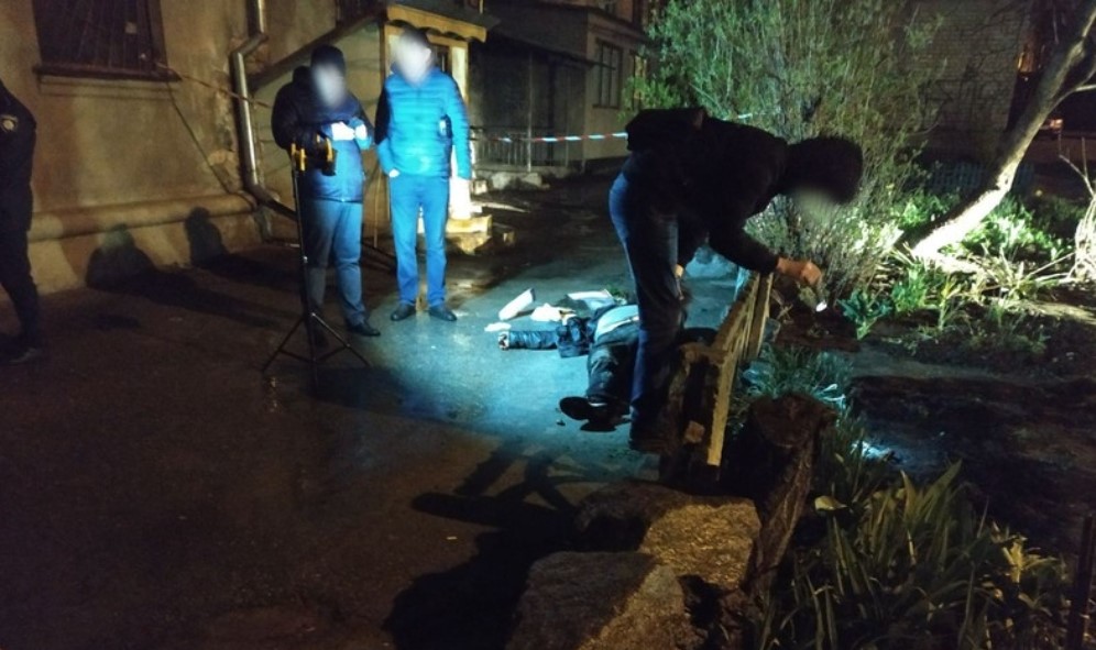 В Николаеве у подъезда расстреляли фигуранта дела о наркосети (фото, видео)