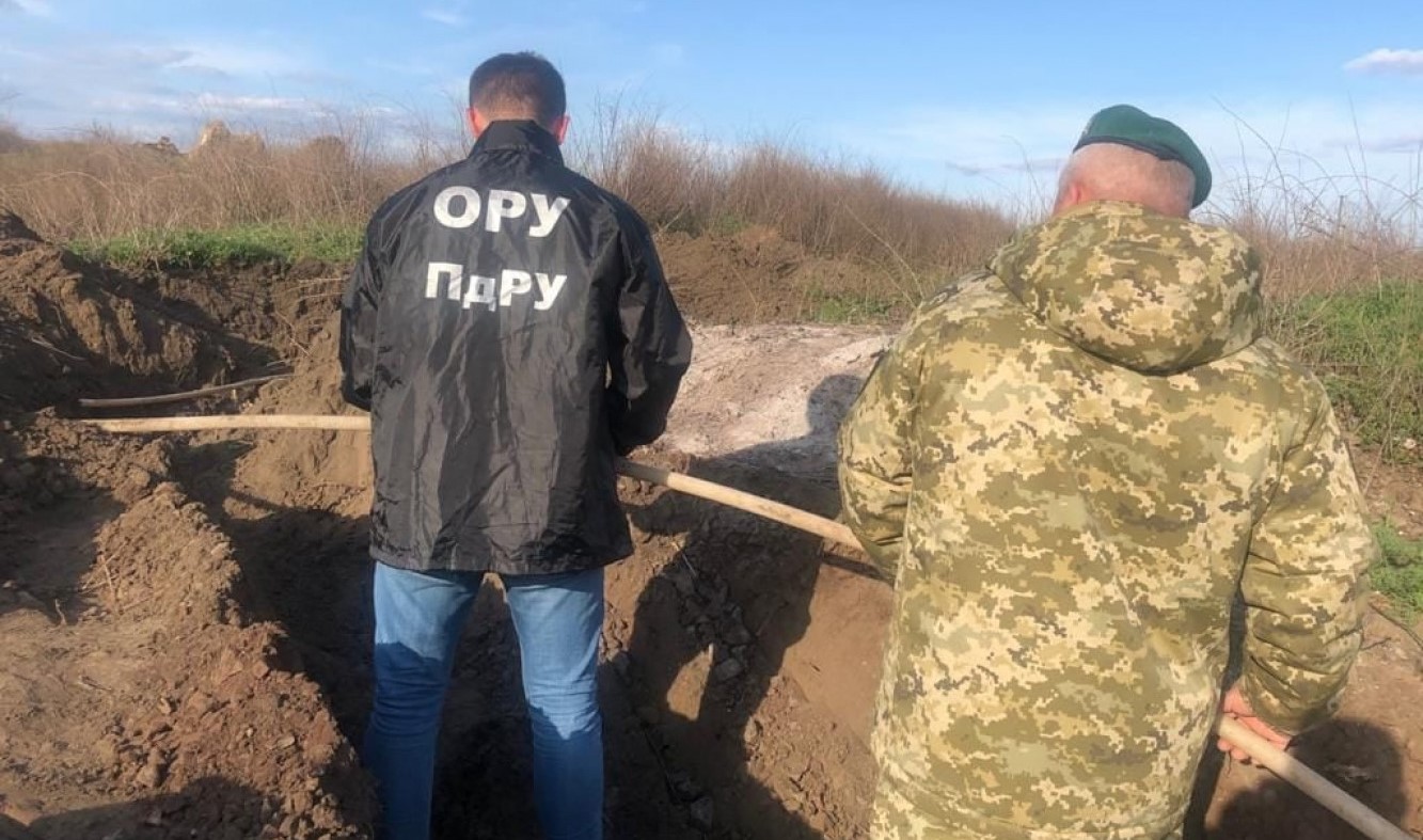 На границе с Приднестровьем обнаружили подземный спиртопровод 