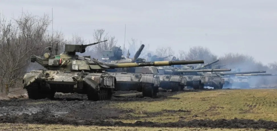 ВСУ проводят масштабные манёвры танков и артиллерии у границы с Крымом (фото, видео)