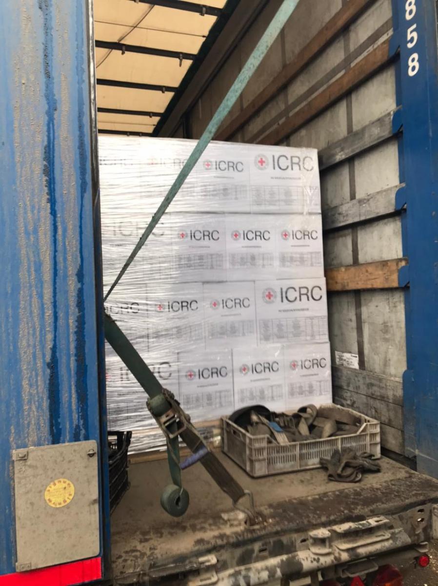 Красный Крест отправил на Донбасс более 120 тонн гумпомощи - 1 - изображение