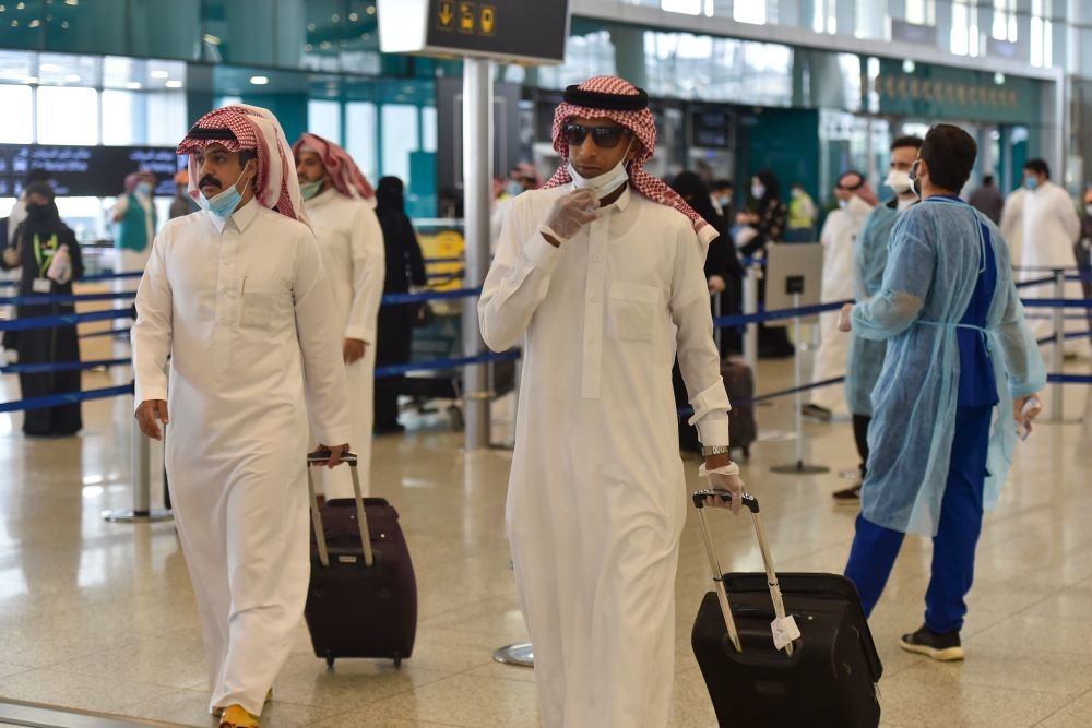 В Саудовской Аравии с августа запретят посещать госучреждения без прививки от коронавируса