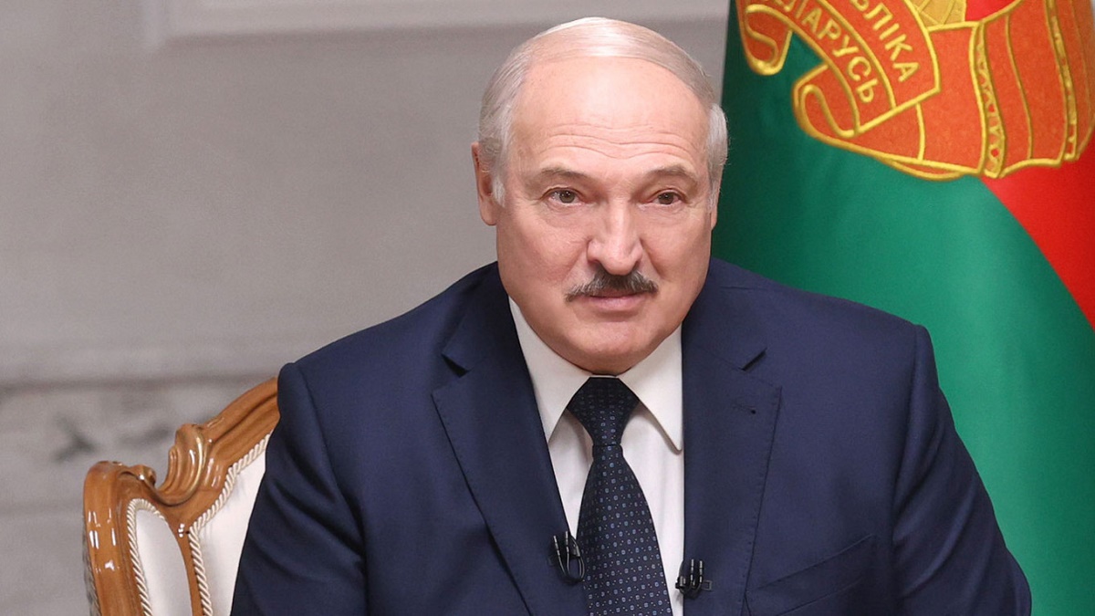 Лукашенко расширил список лиц, которым разрешено менять внешность