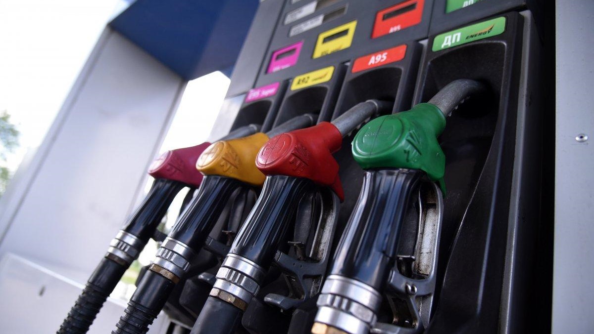Бензин подешевел: Минэкономики обнародовало новые максимальные цены на топливо