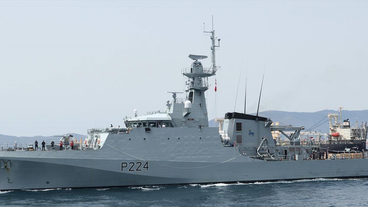 Британский патрульный корабль направляется в Черное море (фото)