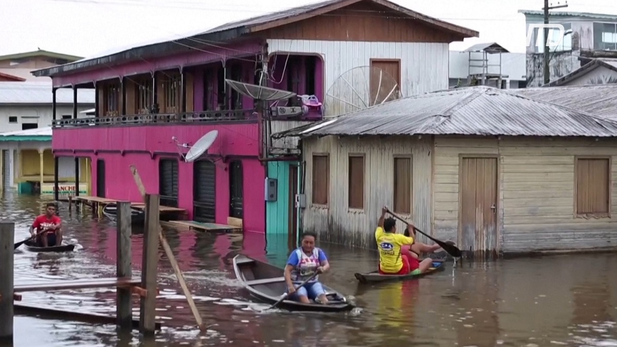 В Бразилии сильнейшее наводнение за последние сто лет (видео)