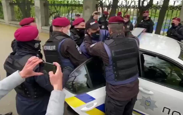 В центре Киева полиция жестко задержала лидера SaveФОП (видео)