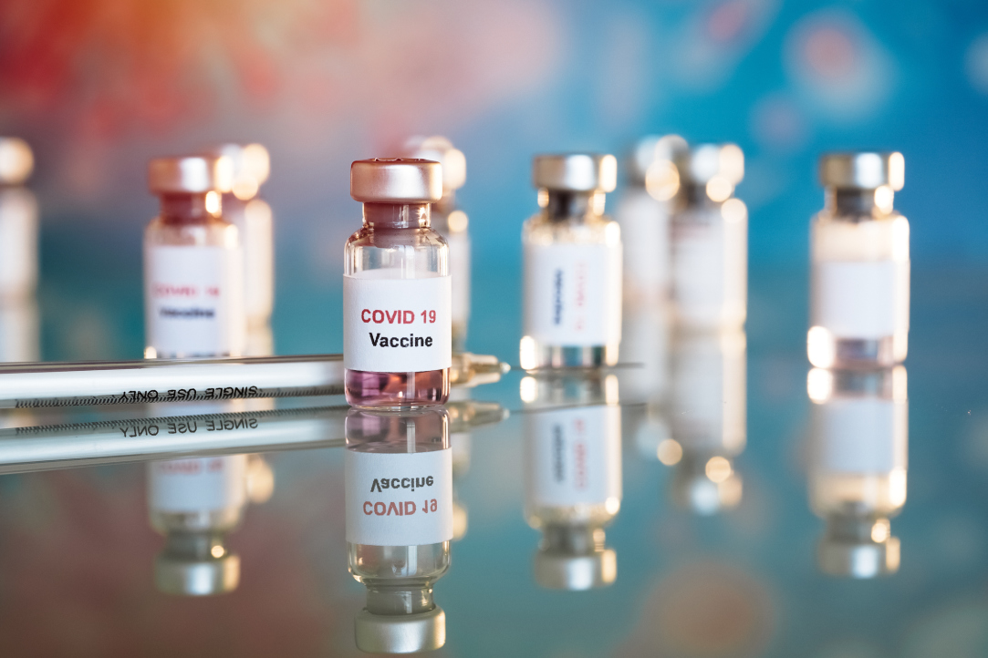 Британия первой в мире изучит эффективность третьей дозы COVID-вакцины