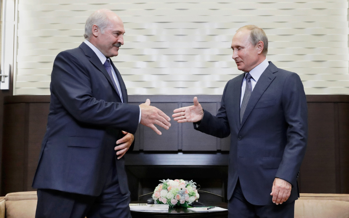 Лукашенко договорился с Путиным о вакцинации украинцев на границе