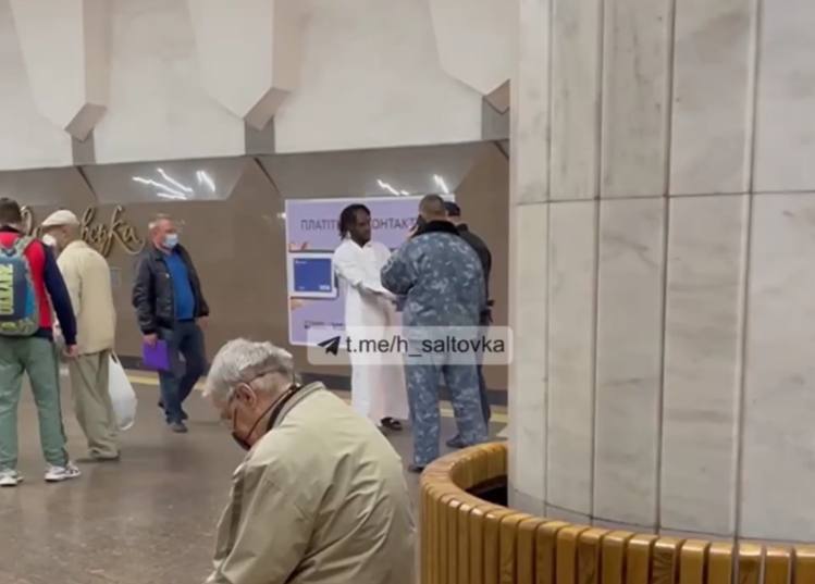 В Харькове пассажир прыгнул под поезд метро (видео)