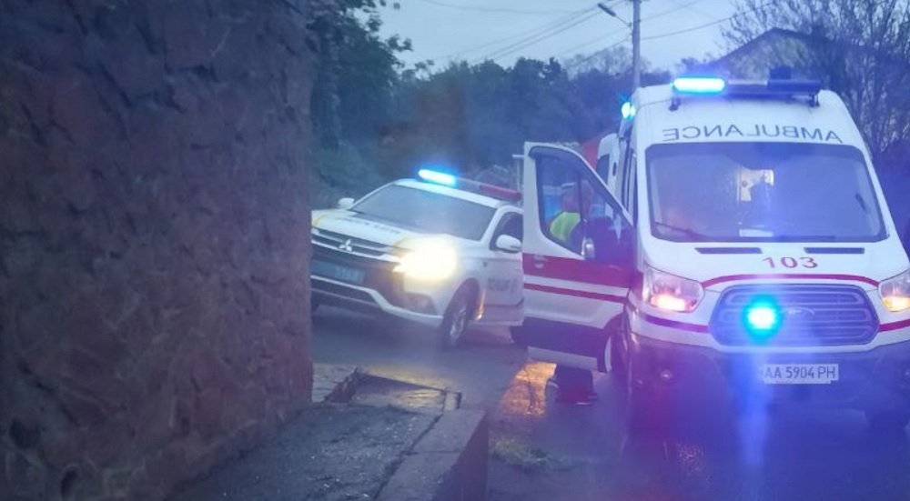 В Киеве мужчина под наркотиками крушил авто (видео)
