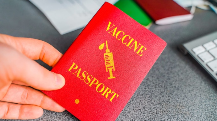 Украина готова ввести любую модель паспорта вакцинации для поездок в ЕС