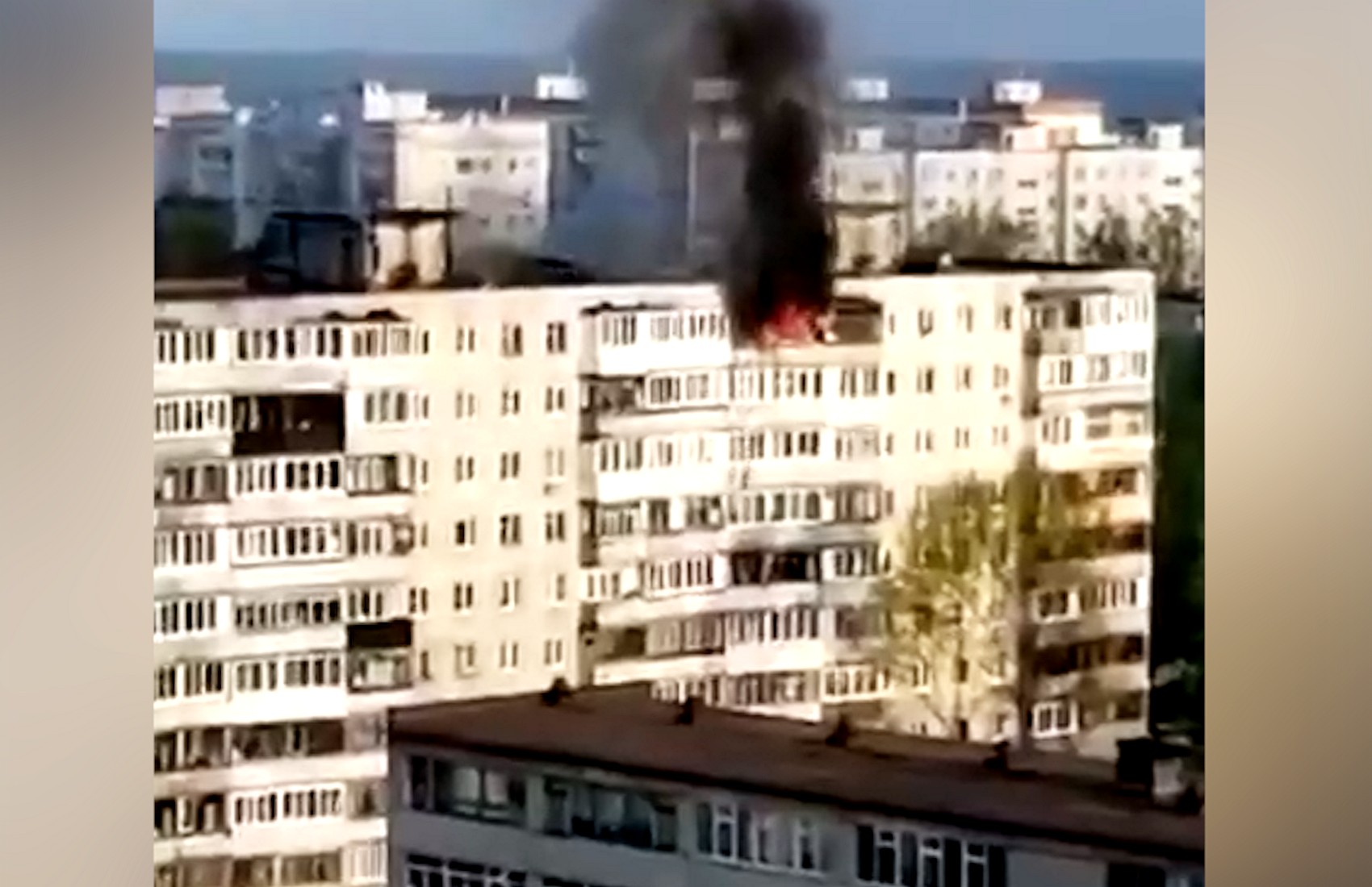 В Электростали две пьяные женщины выпрыгнули с 9 этажа во время пожара и выжили (видео)