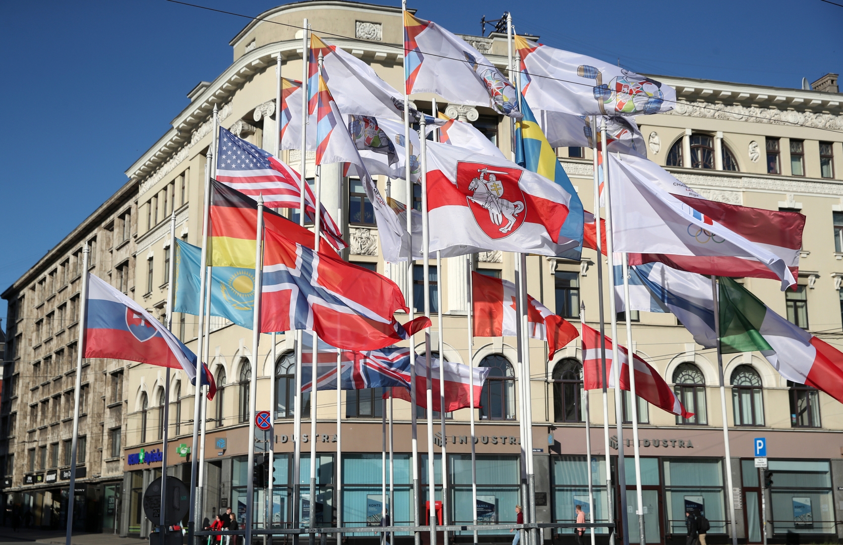 Несколько сборных на ЧМ по хоккею захотели убрать свои флаги в знак поддержки Беларуси