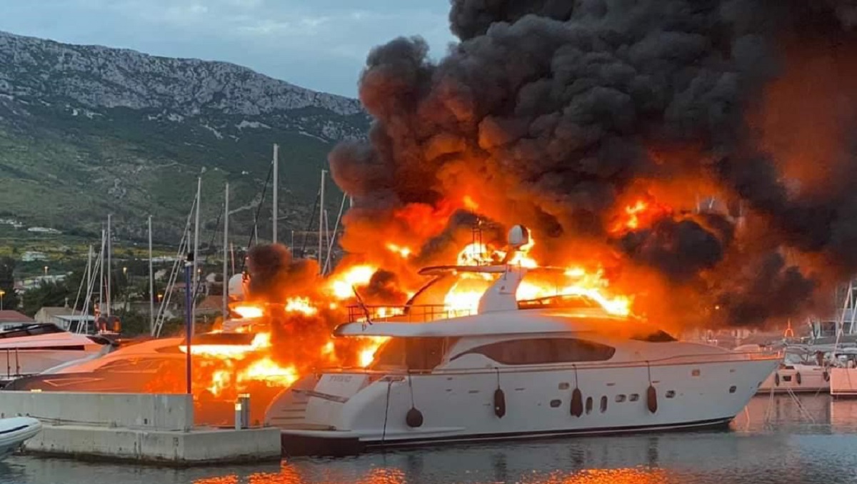 Более 20 яхт сгорели в результате пожара на пристани в Хорватии (видео, фото)