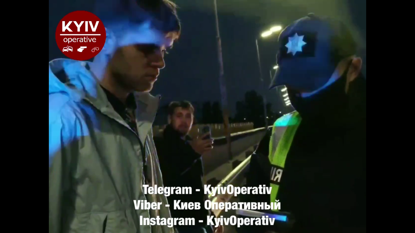 В Киеве мужчины скрывались от полиции на машине со спущенным колесом