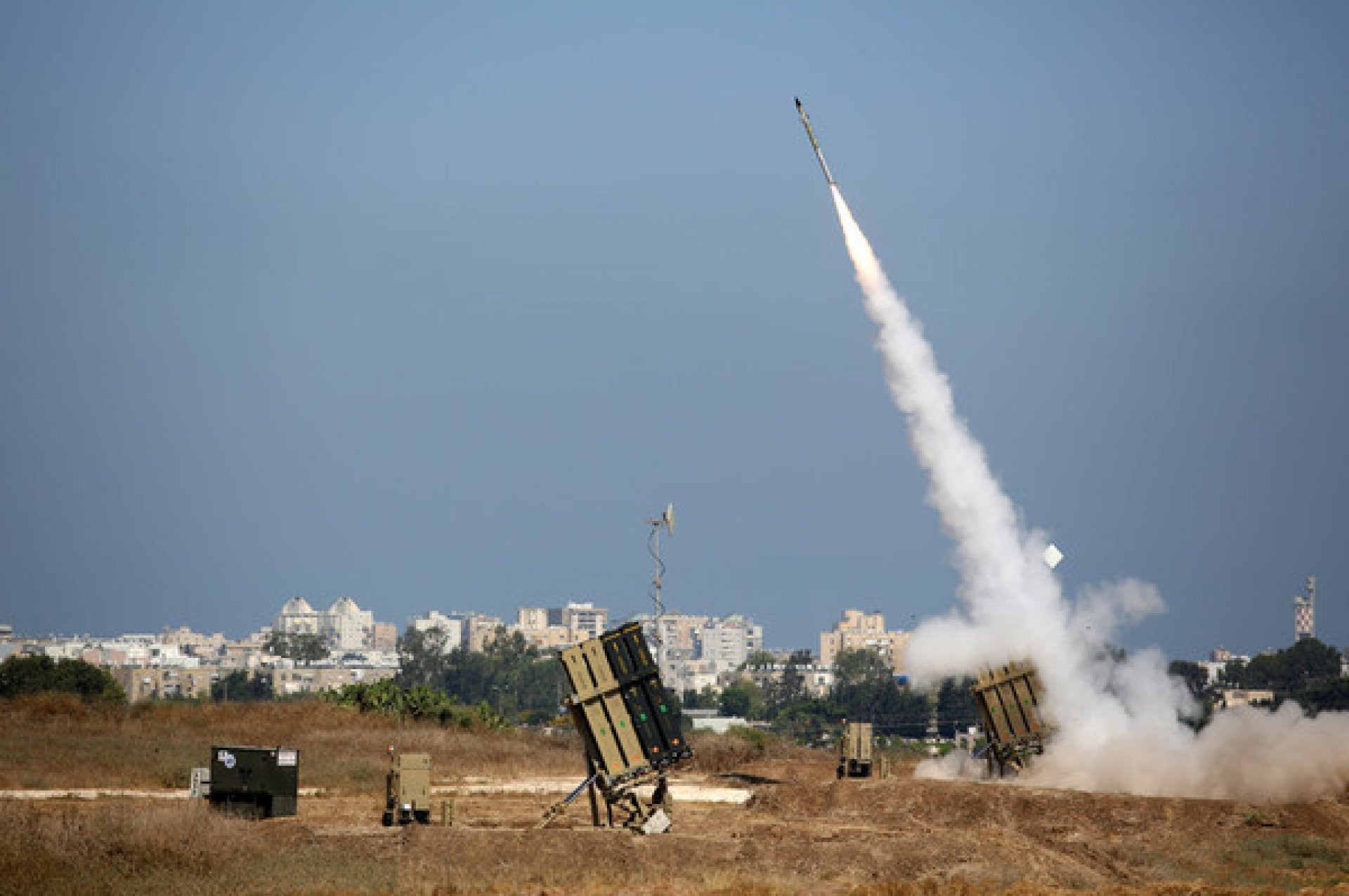 Израиль и Ливан обменялись ракетно-артиллерийскими ударами