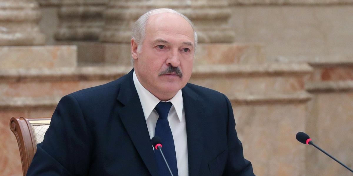 Лукашенко пригласил Путина и Байдена в Минск: сопровождение истребителями обеспечим