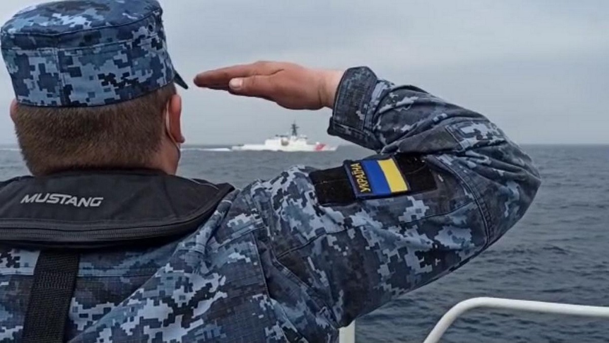 «Рандеву не для двоих»: корабли РФ наблюдали за встречей военных судов США и Украины в Черном море (фото)