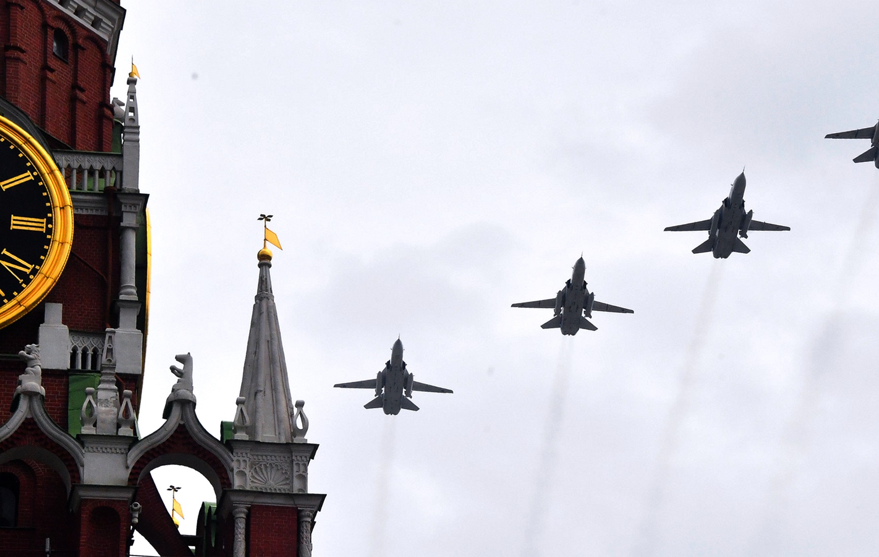 На проведение парада Победы в Москве может повлиять погода