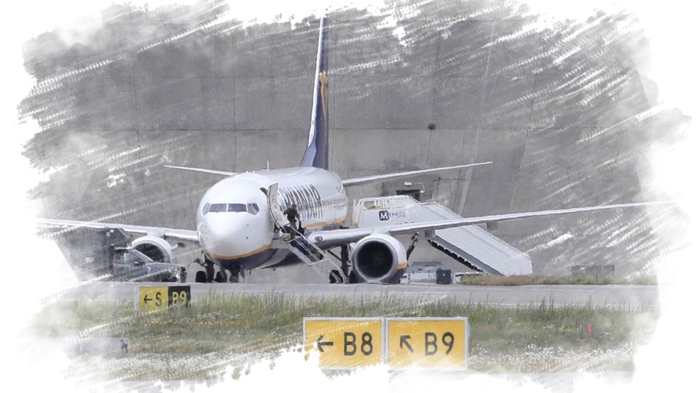 Самолёт Ryanair совершил экстренную посадку из-за сообщения о минировании