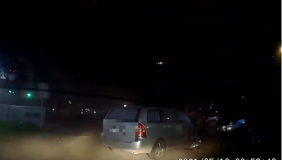 В Одессе пьяный водитель пытался скрыться от полиции и повредил 9 авто (видео)