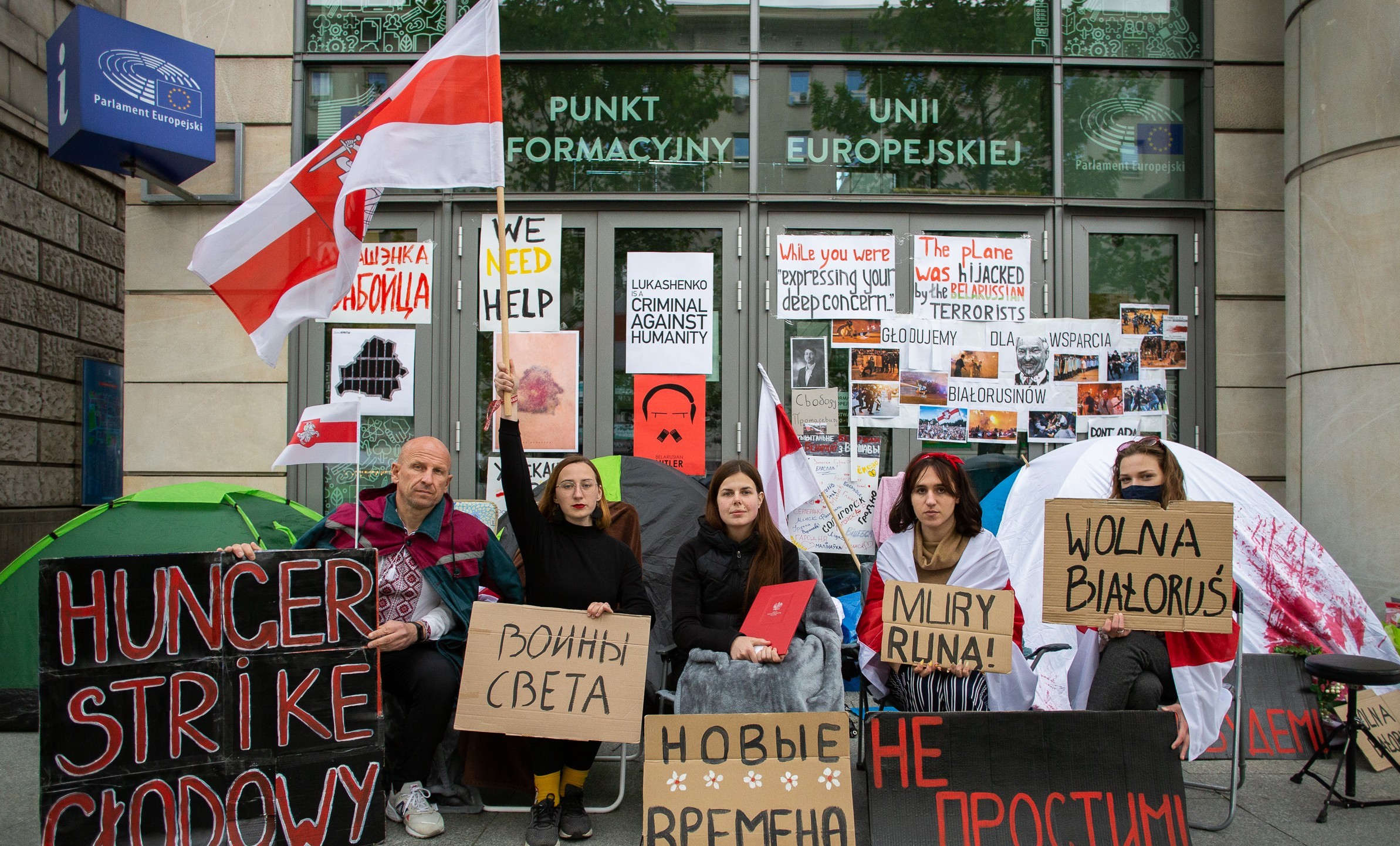 В Варшаве пятеро белорусов во главе с внучкой Шушкевича держат голодовку под представительством Еврокомиссии