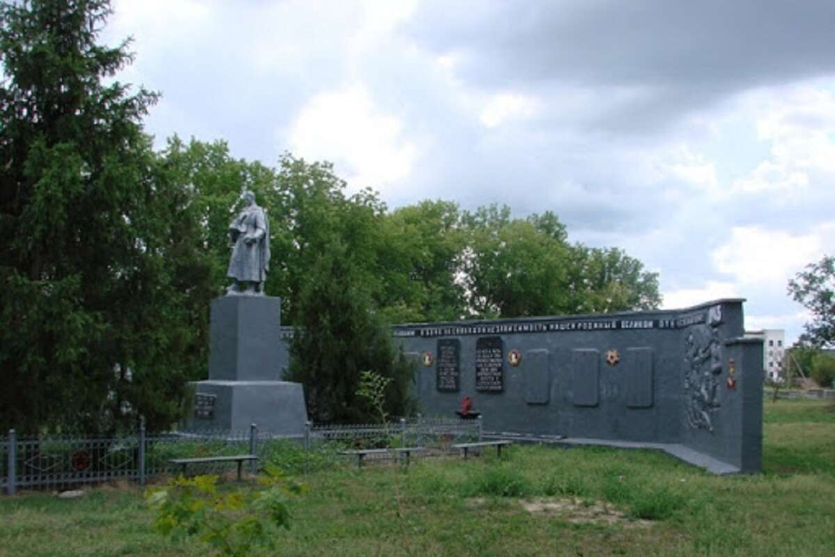 Под Харьковом школьник Голобородько повредил памятник погибшим воинам