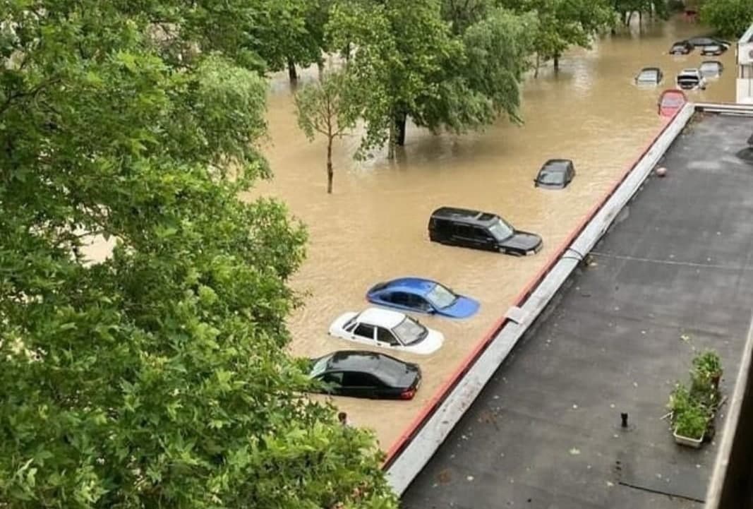 Затопленная Керчь: в Сети опубликованы фотографии и видео из города после ливня - 10 - изображение