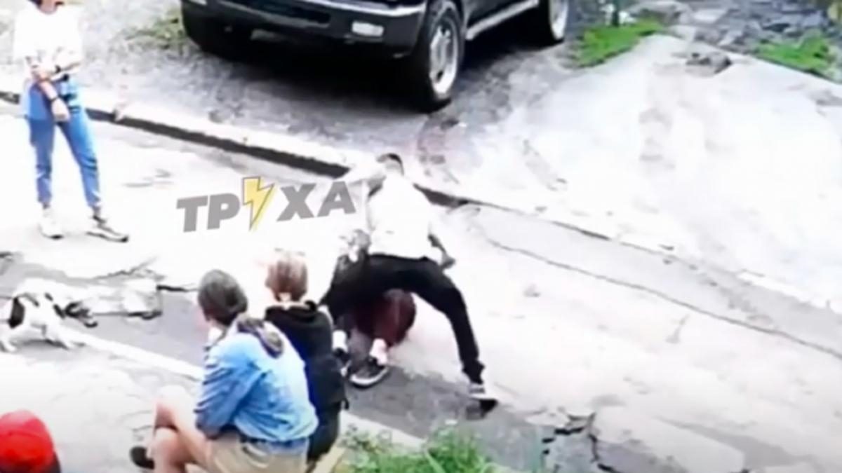Парень, избивший 14-летнюю девочку в Харькове, извинился «перед всем народом Украины» (видео)