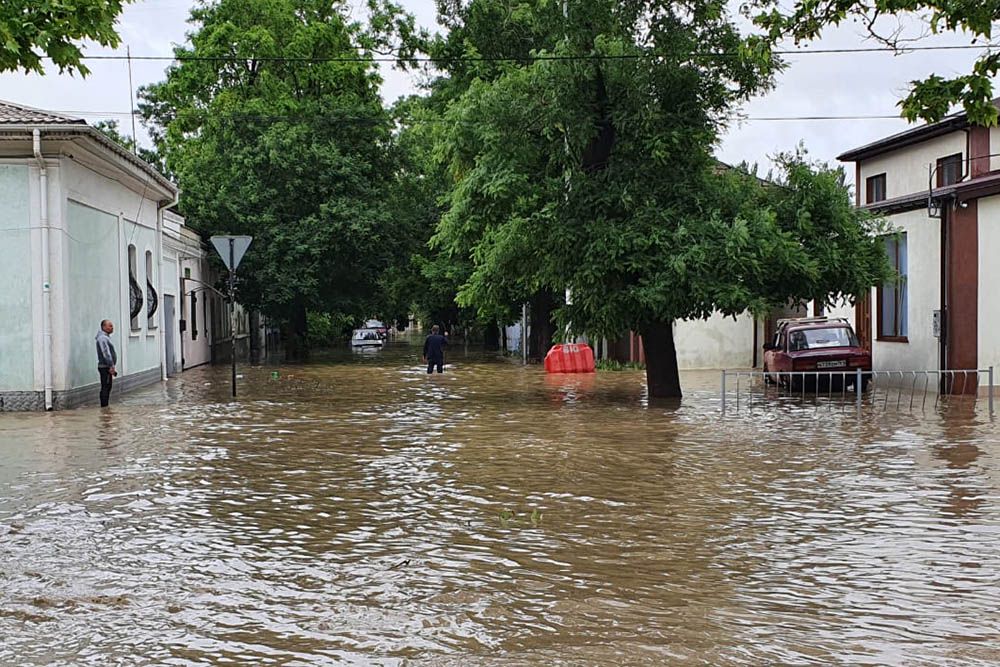 Затопленная Керчь: в Сети опубликованы фотографии и видео из города после ливня - 12 - изображение
